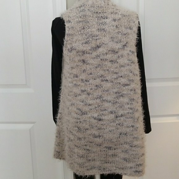 Olivia Sky Vest - Picture 3 of 4